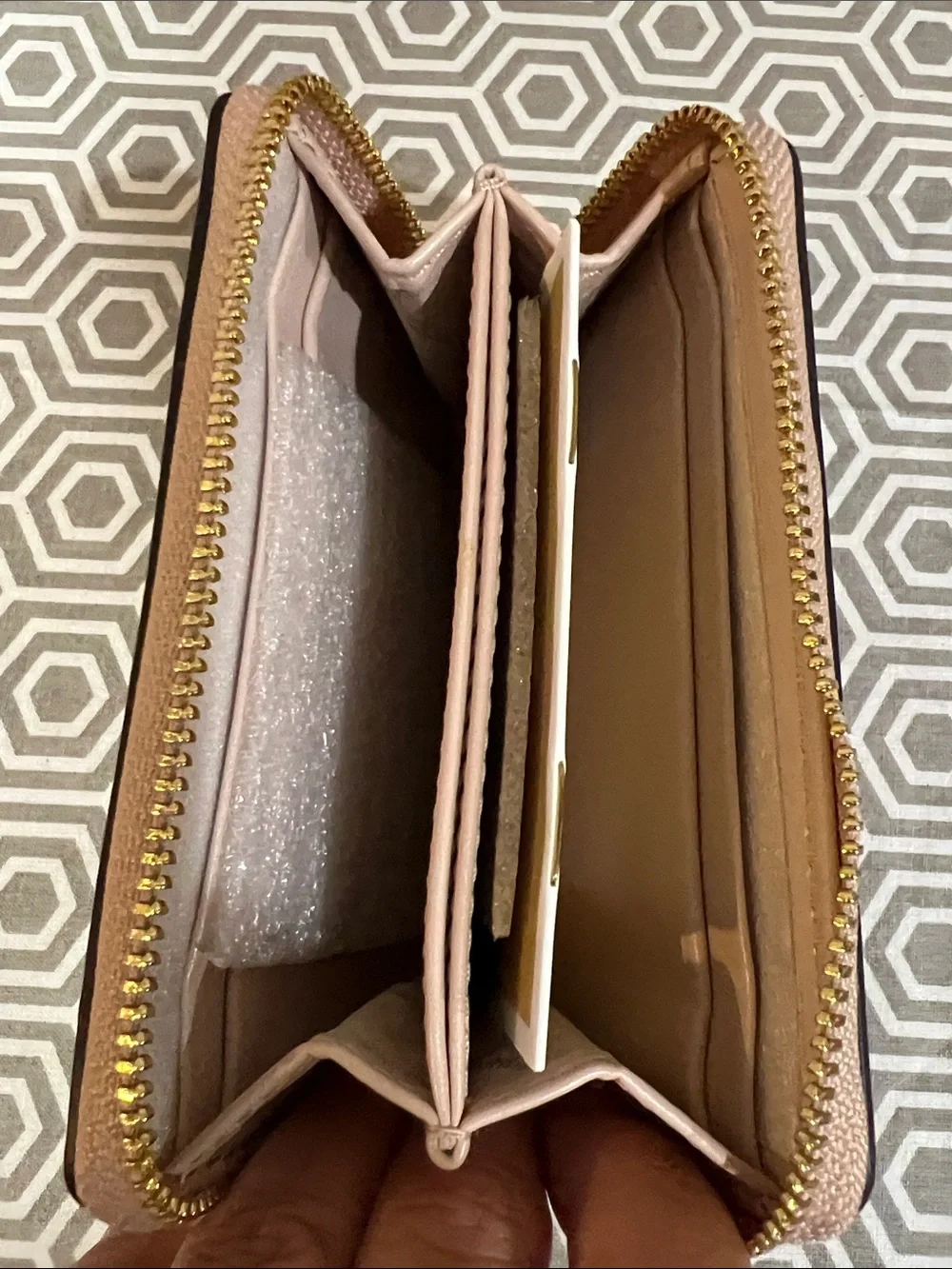 Michael Kors compact zip